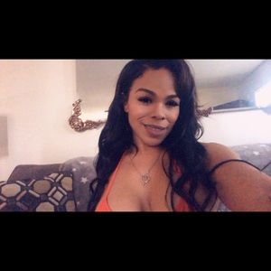 Meet your Posher, Crystal